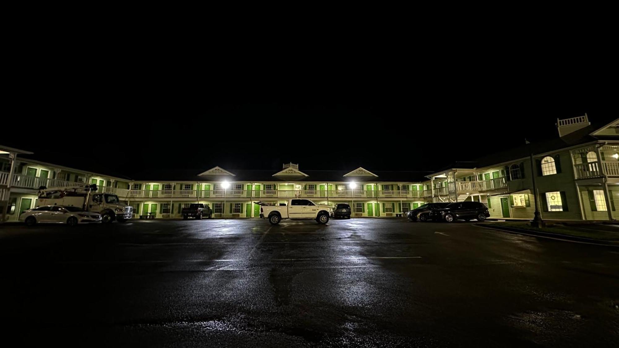 Key West Inn - Chatsworth エクステリア 写真