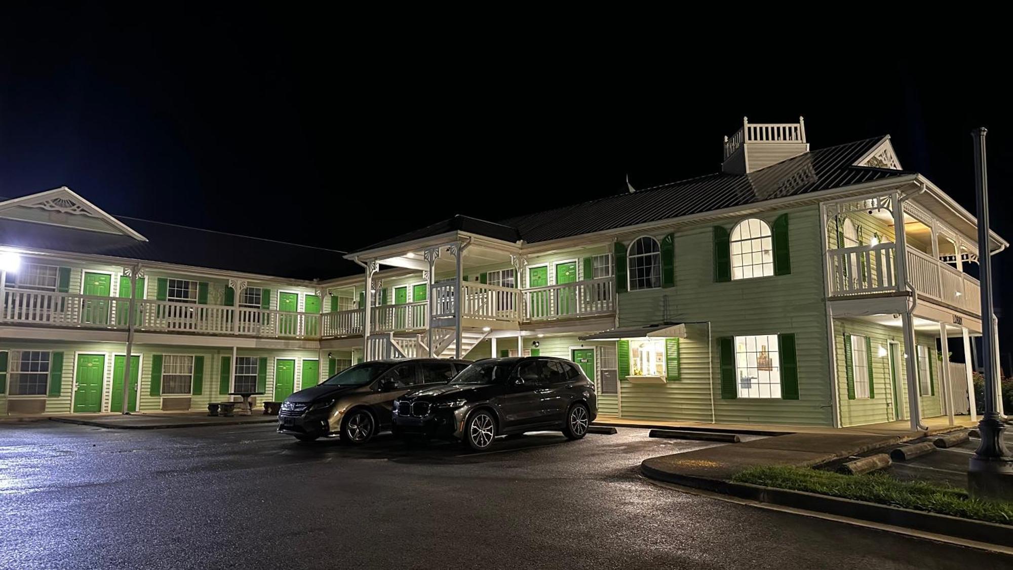 Key West Inn - Chatsworth エクステリア 写真