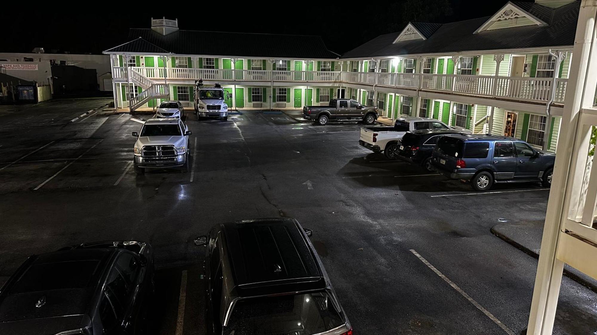 Key West Inn - Chatsworth エクステリア 写真