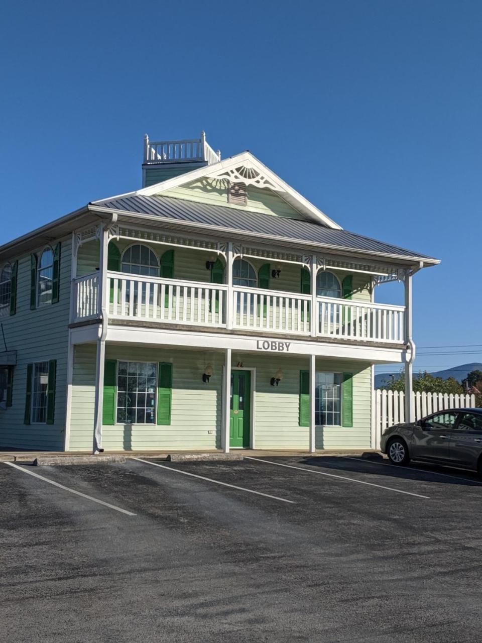 Key West Inn - Chatsworth エクステリア 写真