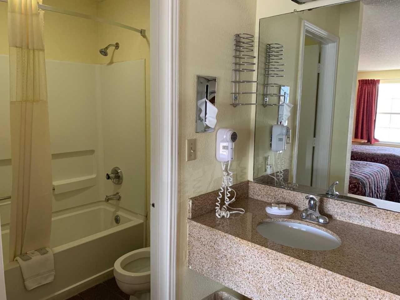 Key West Inn - Chatsworth エクステリア 写真