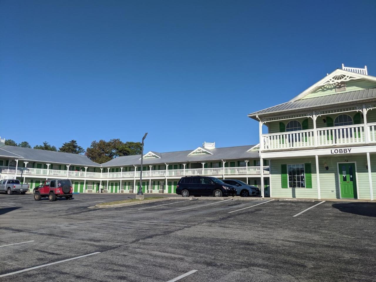 Key West Inn - Chatsworth エクステリア 写真